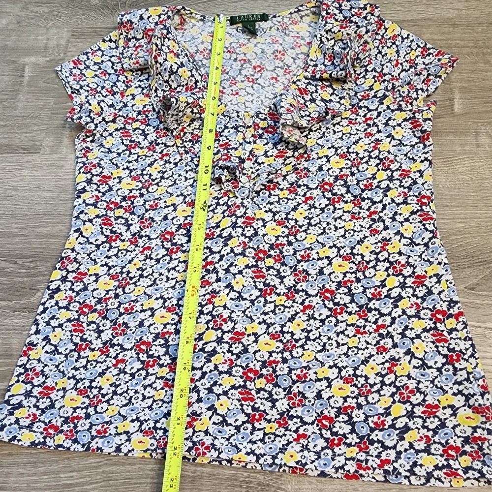 LAUREN By RALPH LAUREN Floral Sleeveless V Neck Ruffle Neck Top - Picture 5 of 11